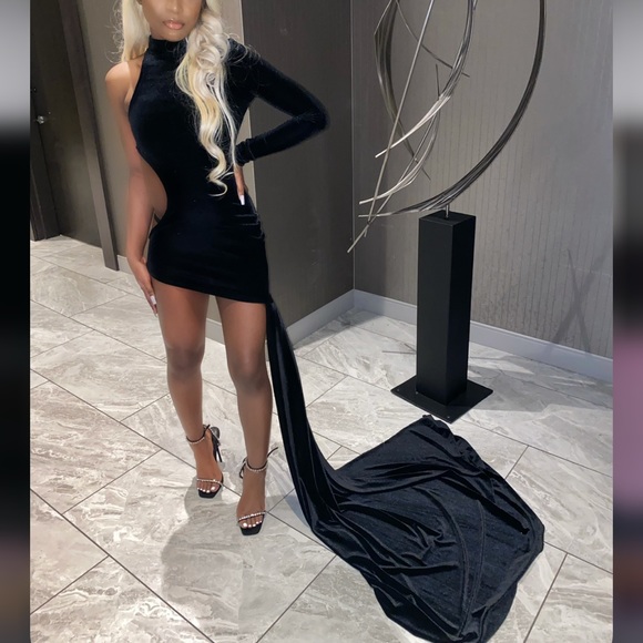 Velvey Black Dress - Picture 2 of 6